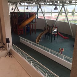 Colegio Anglo Americano Lomas - Patio techado preescolar