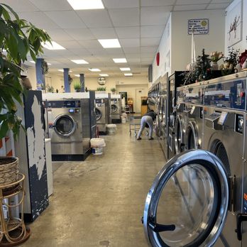 Foothill Wash House - lots of machines - Laundromat Near Me - Oakland, California Foothill Wash House - lots of machines - Laundromat Near Me - Oakland, California