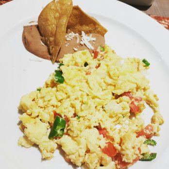 Wings - Mexican style eggs. Price inckudes coffee, juice or fruit. - American Near Me - México, D.F., DIF