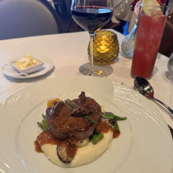 Etoile Cuisine et Bar - Beef tenderloin - French Near Me - Houston, Texas Etoile Cuisine et Bar - Beef tenderloin - French Near Me - Houston, Texas
