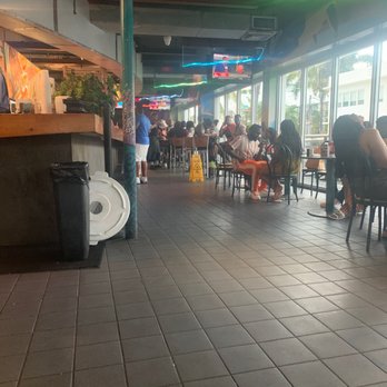 Wet Willie's - Upstairs bar - Lounges Near Me - Miami Beach, Florida