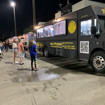 Chef Jimmy Dean - Chef Jimmy Dean's food truck has a crowd! - Personal Chefs Near Me
