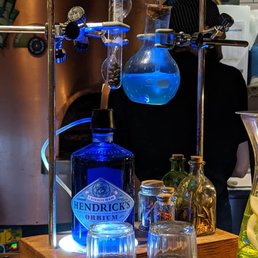 Quinine-flavored gin. Cool little display. Quinine-flavored gin. Cool little display.