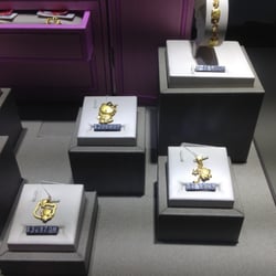 周生生 - Exclusive Hello Kitty Jewelry