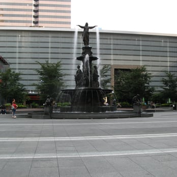 Fountain Square - Music Venues Near Me - Cincinnati, Ohio Fountain Square - Music Venues Near Me - Cincinnati, Ohio
