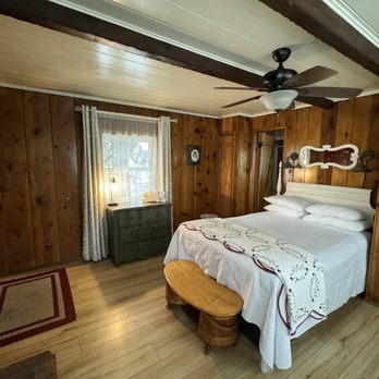 Arrowhead Pine Rose Cabins - Hotels Near Me - Twin Peaks, California Arrowhead Pine Rose Cabins - Hotels Near Me - Twin Peaks, California