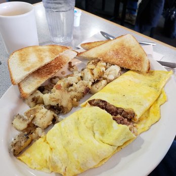 The Good Table - Hash omelette - Breakfast & Brunch Near Me - Westfield, Massachusetts