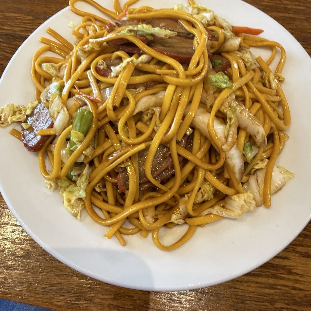 R4. Lo Mein Noodles- Bbq Pork R4. Lo Mein Noodles- Bbq Pork