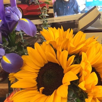 Tujunga Flowers & Gifts - HUGE sunflowers! - Florists Near Me - Tujunga, California Tujunga Flowers & Gifts - HUGE sunflowers! - Florists Near Me - Tujunga, California