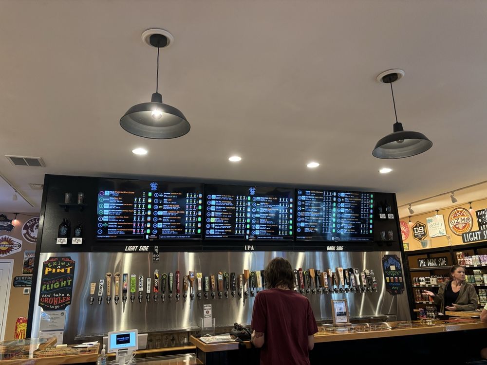 High Tide Taphouse Logo