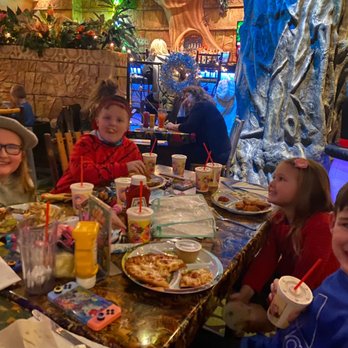 Rainforest Cafe - Kids - Cafes Near Me - Niagara Falls, New York