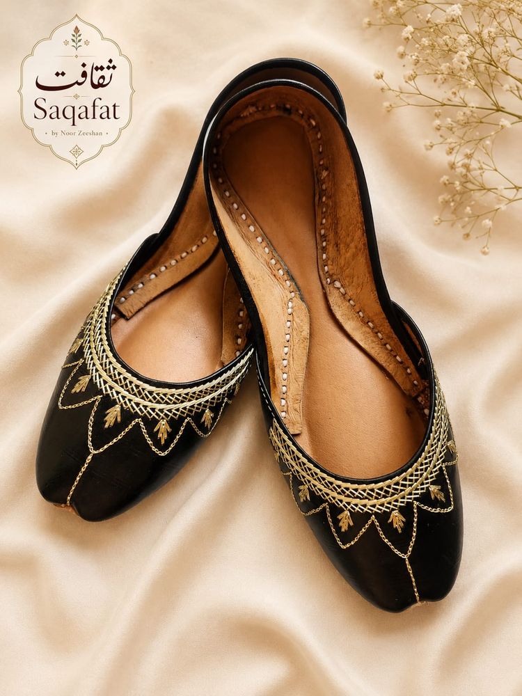 Saqafat By Noor Zeeshan Logo
