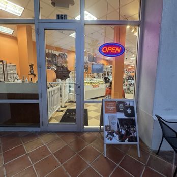 Kilwins Ice Cream - Chocolate - Fudge - Outside of shop - Desserts Near Me - Fort Myers, Florida Kilwins Ice Cream - Chocolate - Fudge - Outside of shop - Desserts Near Me - Fort Myers, Florida