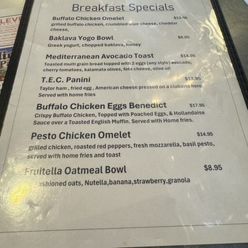 Colonial Diner - Diners Near Me - Lyndhurst, New Jersey