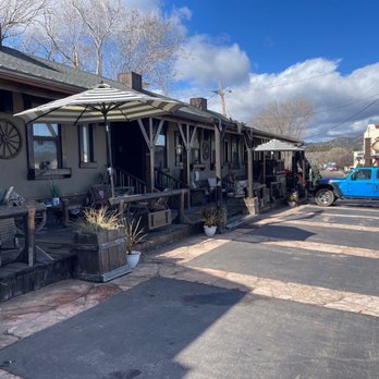 Sheldon St Lodge - Front view of cabins. - Hotels Near Me - Prescott, Arizona