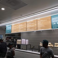 sweetgreen - Healthy Salads, Bowls and Plates - Opening day!