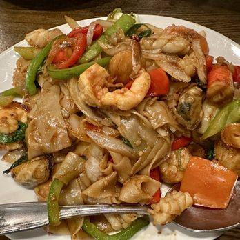 Sweetee Thai Cuisine - Monsoon noodle (drunken noodle) - Thai Near Me - Cypress, California Sweetee Thai Cuisine - Monsoon noodle (drunken noodle) - Thai Near Me - Cypress, California