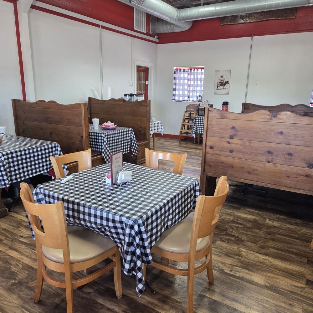 Smiley Grocery And Cafe - Indoors - Cafes Near Me - Smiley, Texas Smiley Grocery And Cafe - Indoors - Cafes Near Me - Smiley, Texas