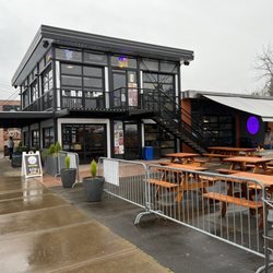 High Water Grill & The Rong Bar
