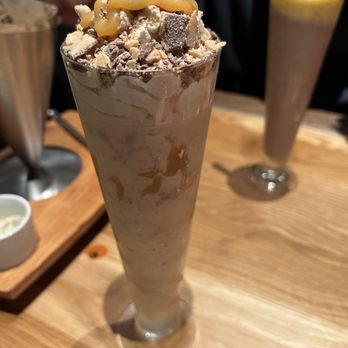 Gordon Ramsay Burger - Sticky Toffee Shake - Salad Near Me - Chicago, Illinois