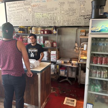 For The Win - Inside of the store - Burgers Near Me - Glendale, California