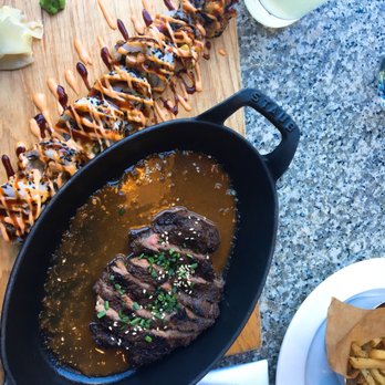 Earls Kitchen + Bar - New American Near Me - Somerville, Massachusetts