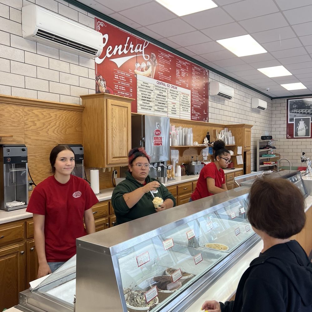 Central Dairy - Interior - Ice Cream & Frozen Yogurt Near Me - Jefferson City, Missouri