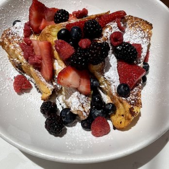 26 Beach Restaurant - The Very Berry French Toast - New American Near Me - Venice, California