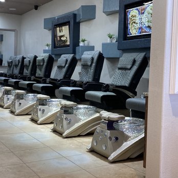 La Bella Nails & Spa - Pedicure chairs - Nail Salons Near Me - Austin, Texas