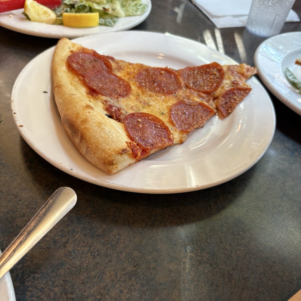 Mezza Luna Pizzeria - Pizza Near Me - Eugene, Oregon