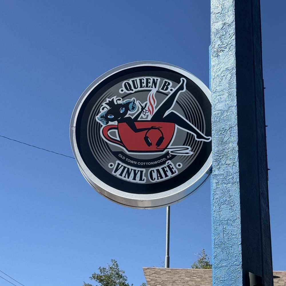 Queen B Vinyl Cafe - Wine Bars Near Me - Cottonwood, Arizona