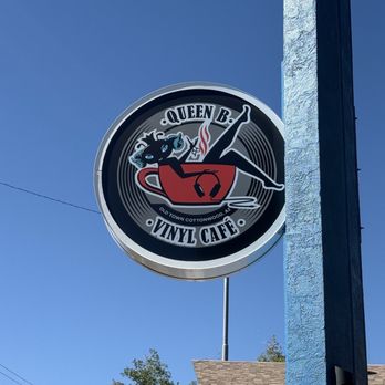 Queen B Vinyl Cafe - Wine Bars Near Me - Cottonwood, Arizona
