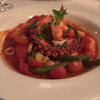 Anna Ristorante - Seafood mix with tomato sauce - Italian Near Me - Rio de Janeiro, RJ Anna Ristorante - Seafood mix with tomato sauce - Italian Near Me - Rio de Janeiro, RJ