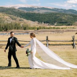 Aspen & Ivy - Beautiful October wedding at Devil's Thumb Ranch, CO! Photo credit - Ali & Garrett Photographers