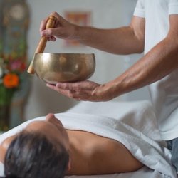 Essential Massage and Watsu - Sonidos tibetanos