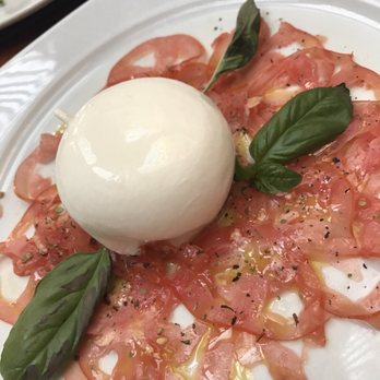 Inn Bufalito - Burrata. Carpaccio of tomato, basil, olio, oregano - Cucina campana Near Me - Sorrento, NA Inn Bufalito - Burrata. Carpaccio of tomato, basil, olio, oregano - Cucina campana Near Me - Sorrento, NA