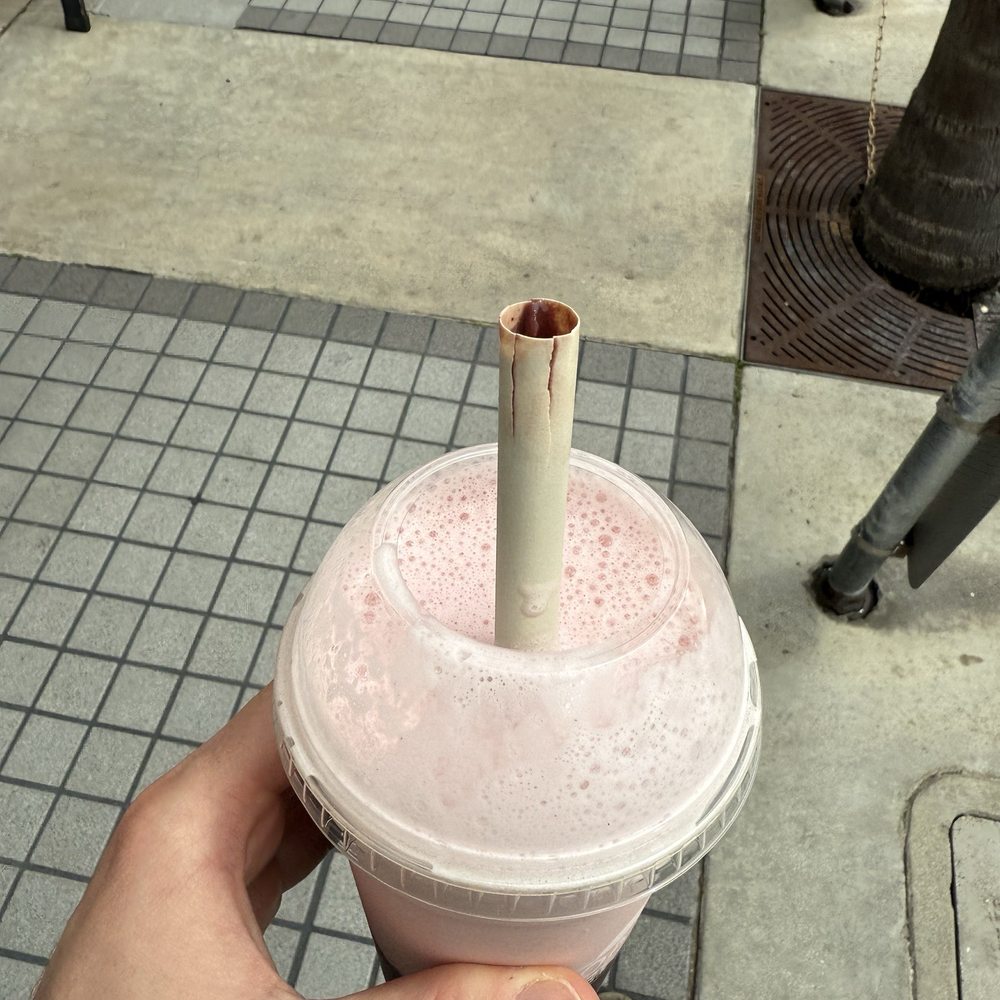 This was after the first sip of my smoothie. I later completely crumbled after the 4th sip and i had to through it out.
