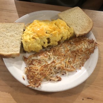 Alfred's Cafe - California Omelette + sourdough toast - American Near Me - Tacoma, Washington