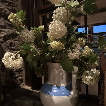 Black Bass Hotel - Fresh flowers - Hotels Near Me - Lumberville, Pennsylvania