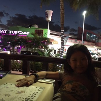 Carlos'n Charlie's - View of the strip from your table - Mexican Near Me - Cancún, ROO Carlos'n Charlie's - View of the strip from your table - Mexican Near Me - Cancún, ROO
