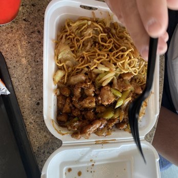 Panda Express - Chow mein and peppered chicken - Chinese Near Me - Hesperia, California