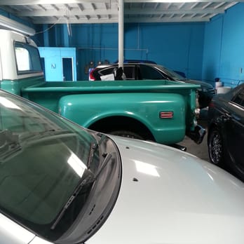 Excellent Car Wash - Inside the garage where they wash your car. - Car Wash Near Me - Signal Hill, California Excellent Car Wash - Inside the garage where they wash your car. - Car Wash Near Me - Signal Hill, California