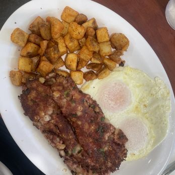 Eggs 'n Things - Waikiki Beach Eggspress - Corn beef hash with eggs - Breakfast & Brunch Near Me - Honolulu, Hawaii Eggs 'n Things - Waikiki Beach Eggspress - Corn beef hash with eggs - Breakfast & Brunch Near Me - Honolulu, Hawaii