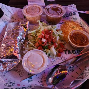 Bodegas Taco Shop - What comes with the mixed fajita plate - Mexican Near Me - Houston, Texas