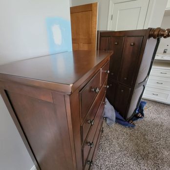 Dumbo Moving & Storage - Dinged dresser, minor, but it was an expensive set. Can live with it - Movers Near Me - Brooklyn, New York