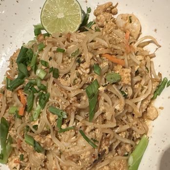 Lazy Dog Restaurant & Bar - Thai Noodles - generous with the shrimps... pretty tasty! - New American Near Me - Brea, California Lazy Dog Restaurant & Bar - Thai Noodles - generous with the shrimps... pretty tasty! - New American Near Me - Brea, California