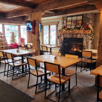 Junction Restaurant - Seating area - Restaurants Near Me - Chesaning, Michigan