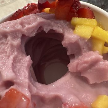 Pinkberry - I ordered online and honestly, why is there a hole in the middle? - Ice Cream & Frozen Yogurt Near Me - New Rochelle, New York Pinkberry - I ordered online and honestly, why is there a hole in the middle? - Ice Cream & Frozen Yogurt Near Me - New Rochelle, New York