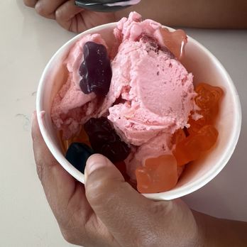 Besties Treats & More - Ice Cream & Frozen Yogurt Near Me - Tehachapi, California Besties Treats & More - Ice Cream & Frozen Yogurt Near Me - Tehachapi, California