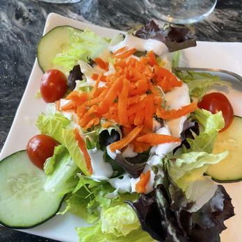 Mr. Q Restaurant - Delicious salad with blue cheese - Latin American Near Me - Atascadero, California